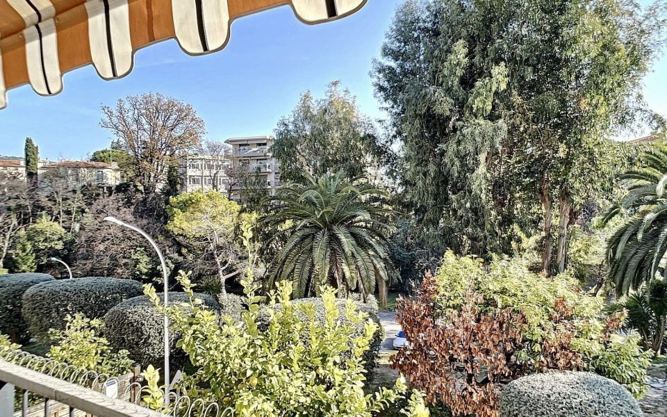 Cimiez Cap de Croix – 4 pièces 100 m2 dans résidence avec parc et gardien : photo 3