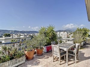 Coeur Cimiez – Atypical Apartment on the Top Floor with Terrace and Panoramic Sea and City View