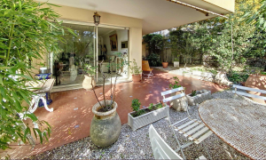 Chambrun – Appartement en rez-de-jardin avec piscine