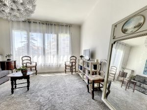 Cimiez – Large and Bright 2 Bedroom Apartment near Paradisio Garden