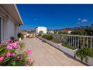 Cimiez – Grand 2 pièces meublé 54 m² avec terrasse de 75m²  (IT)