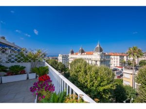 Cimiez – Grand 2 pièces meublé 54 m² avec terrasse de 75m²  (IT)