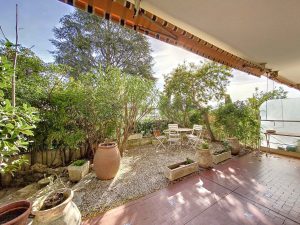 Chambrun – Appartement en rez-de-jardin avec piscine