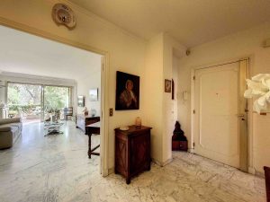 Chambrun – Appartement en rez-de-jardin avec piscine