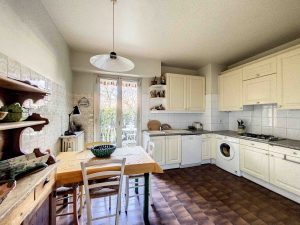 Chambrun – Appartement en rez-de-jardin avec piscine