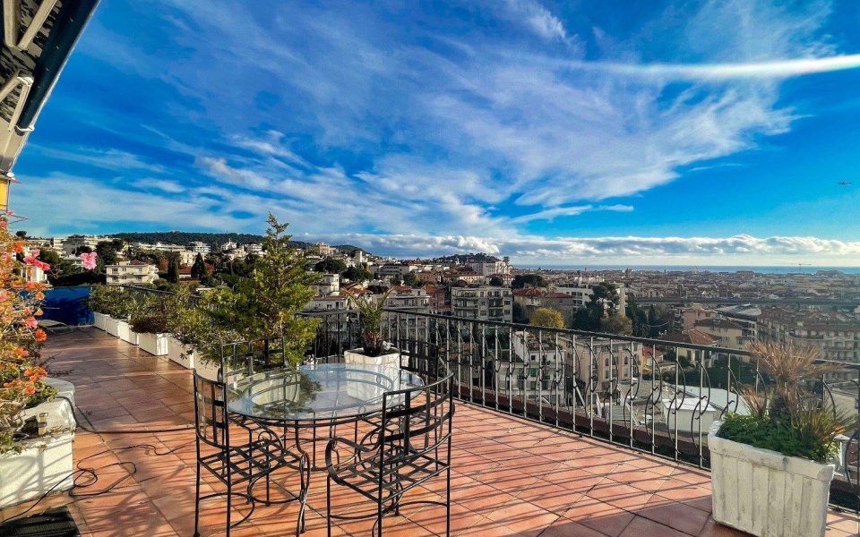 Libération – Toit terrasse 140 m2 vue mer