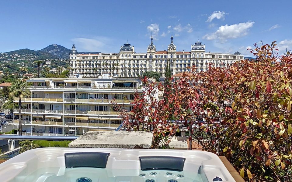 Nice Cimiez – Magnificent Penthouse with a panoramic view in the heart of Cimiez : photo 2