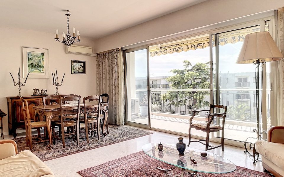Nice Cimiez Bieckert – Rare – Bright 4 Bedroom Apartment 124 sqm with Terrace near Center : photo 2