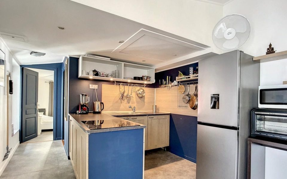 Nice Very Center – Beautiful and Quiet One Bedroom Apartment on the top Floor