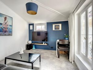 Nice Very Center – Beautiful and Quiet One Bedroom Apartment on the top Floor