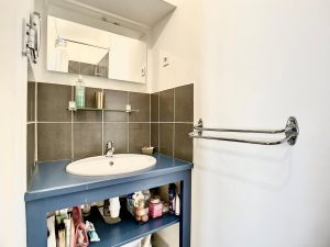 Nice Very Center – Beautiful and Quiet One Bedroom Apartment on the top Floor