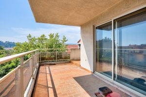 Port de Nice – High-potential 10-room house with garden