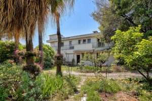 Port de Nice – High-potential 10-room house with garden