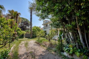 Port de Nice – High-potential 10-room house with garden