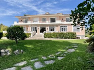 Una proprietà eccezionale sulle colline di Nizza.