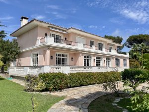 Una proprietà eccezionale sulle colline di Nizza.