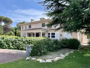 Una proprietà eccezionale sulle colline di Nizza.