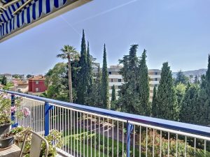Un appartement moderne et élégant aux Jardins de Cemenelum