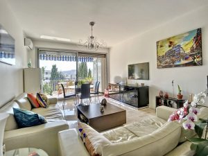 Un appartement moderne et élégant aux Jardins de Cemenelum