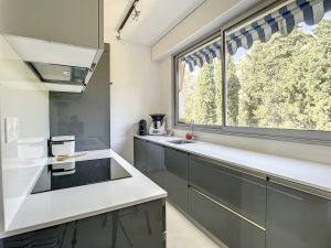 Un appartement moderne et élégant aux Jardins de Cemenelum