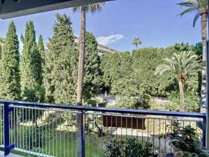 Un appartement moderne et élégant aux Jardins de Cemenelum