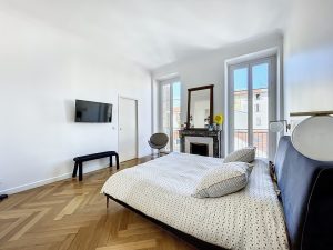 Coup de coeur, Superb Renovated 3 Bedroom Apartment with Luxury Amenities in Parc Wilson