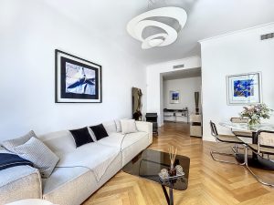 Coup de coeur, Superb Renovated 3 Bedroom Apartment with Luxury Amenities in Parc Wilson
