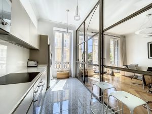 Coup de coeur, Superb Renovated 3 Bedroom Apartment with Luxury Amenities in Parc Wilson