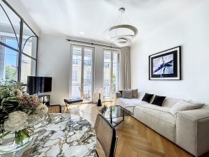 Coup de coeur, Superb Renovated 3 Bedroom Apartment with Luxury Amenities in Parc Wilson