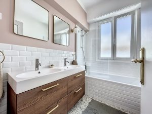 Cimiez :  très vaste, lumineux, calme !