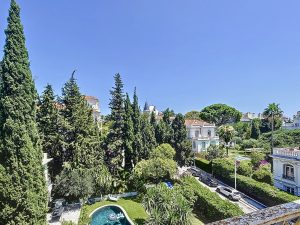 Cimiez :  très vaste, lumineux, calme !