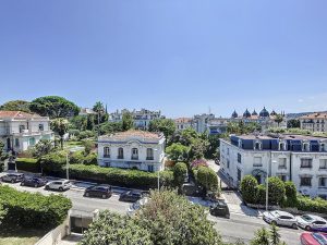 Cimiez :  très vaste, lumineux, calme !