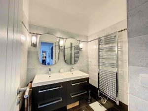 Coquet 2 Pièces de 51 m² avec terrasse et vue imprenable sur la ville et la mer