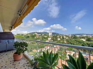 Coquet 2 Pièces de 51 m² avec terrasse et vue imprenable sur la ville et la mer