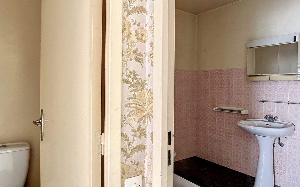 Nizza Saint Roch – Ideale per chi acquista per la prima volta o per investitori 2 locali da ristrutturare con grande potenziale : photo 2