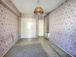 Nice Saint Roch – Ideal first-time Buyer or Investor One Bedroom Apartment to Renovate with High Potential