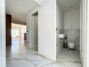Nizza Cimiez – Appartamento trilocale all’ultimo piano completamente ristrutturato