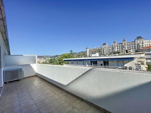 Nizza Cimiez – Appartamento trilocale all’ultimo piano completamente ristrutturato