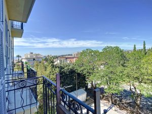 Cimiez/Monastère – Studio de 21m2 en étage élevé avec vue jardins et mer