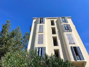 Cimiez/Monastère – Studio de 21m2 en étage élevé avec vue jardins et mer