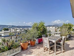 Coeur Cimiez – Atypical Apartment on the Top Floor with Terrace and Panoramic Sea and City View