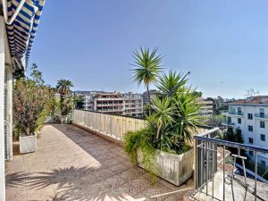 Coeur Cimiez – Atypical Apartment on the Top Floor with Terrace and Panoramic Sea and City View