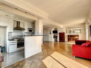 Coeur Cimiez – Atypical Apartment on the Top Floor with Terrace and Panoramic Sea and City View