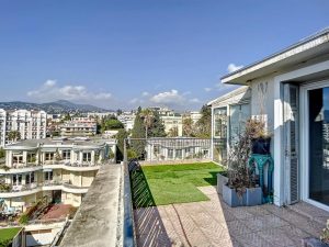 Coeur Cimiez – Atypical Apartment on the Top Floor with Terrace and Panoramic Sea and City View