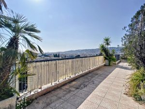 Coeur Cimiez – Atypical Apartment on the Top Floor with Terrace and Panoramic Sea and City View