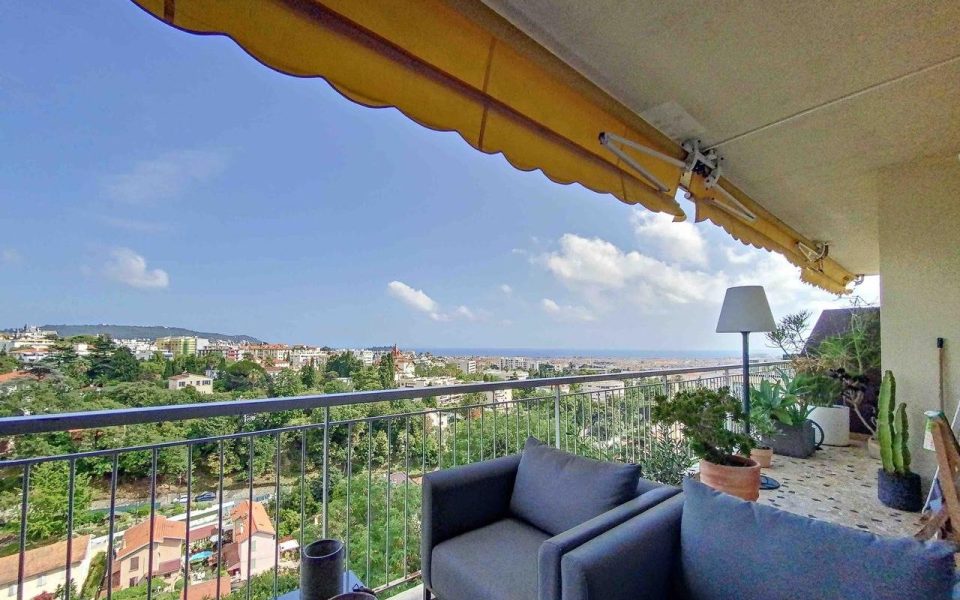 NICE/ BRANCOLAR – Charming One Bedroom 51 sqm Apartment with Terrace and View of the City and the Sea : photo 2