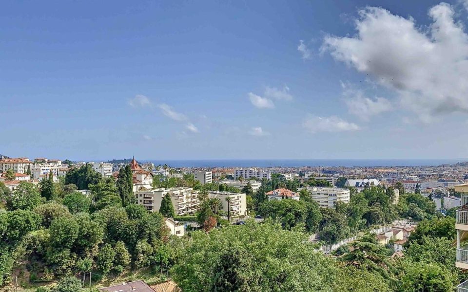 Nice Brancolar – Coquet 2 Pièces de 51 m² avec terrasse et vue imprenable sur la ville et la mer : photo 2