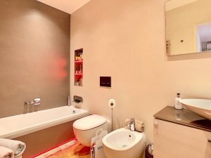 Un appartement de 106 m2 joliment rénové au coeur du Cimiez historique