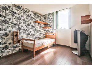 NICE CIMIEZ – Ampio appartamento di 4 stanze all’ultimo piano di una casa di città Belle Epoque con terraz
