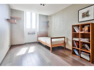 NICE CIMIEZ – Ampio appartamento di 4 stanze all’ultimo piano di una casa di città Belle Epoque con terraz